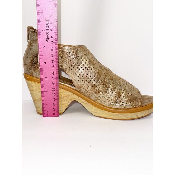 Naturalizer Gold Peep-Toe Sandals - Picture 10 of 14